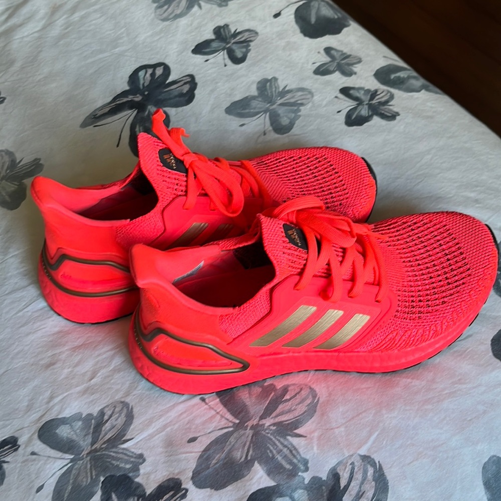 Woman’s ultraboost 19 size 6.5